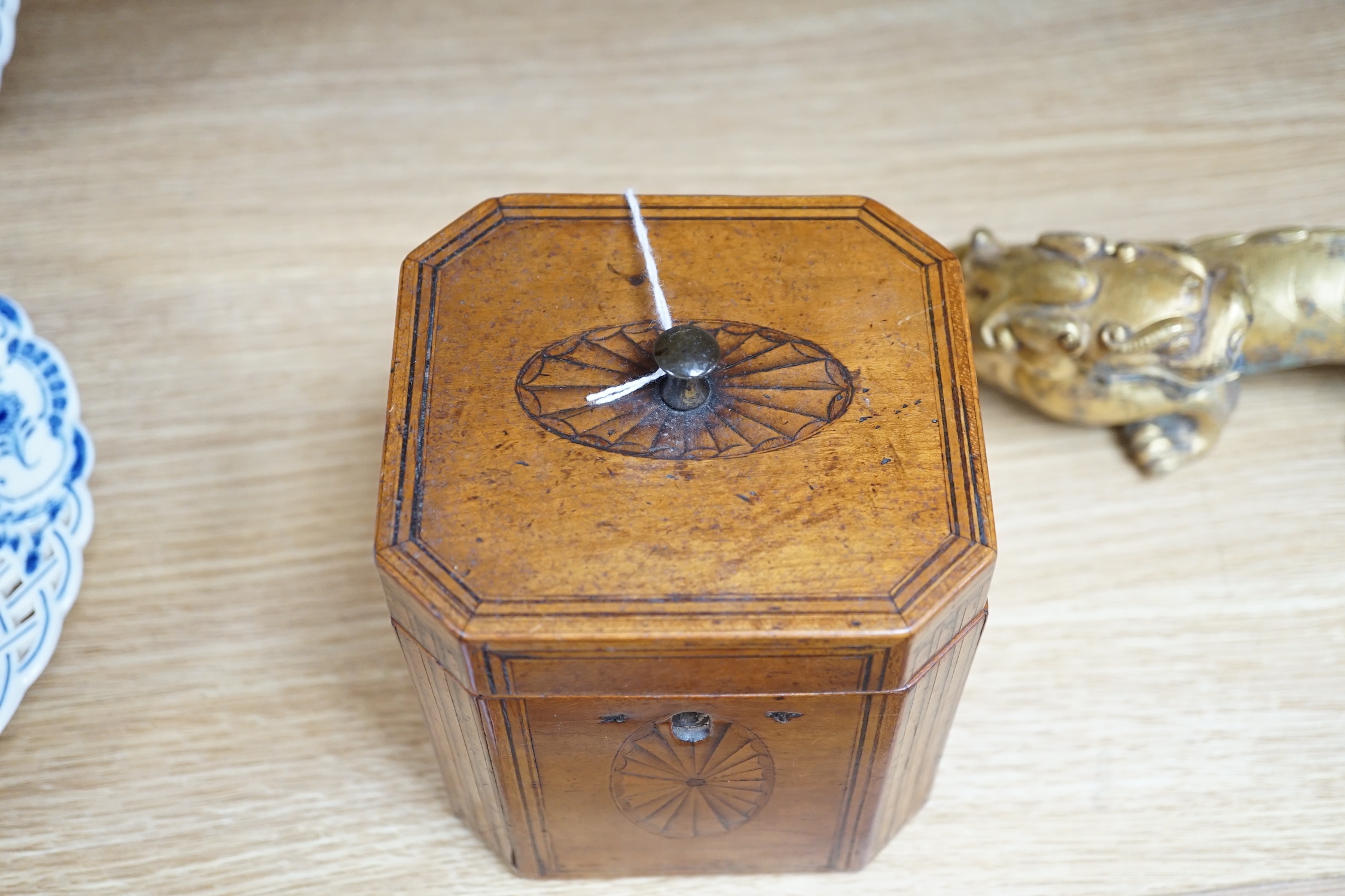 A George III octagonal shell marquetry tea caddy, 12.5cm high